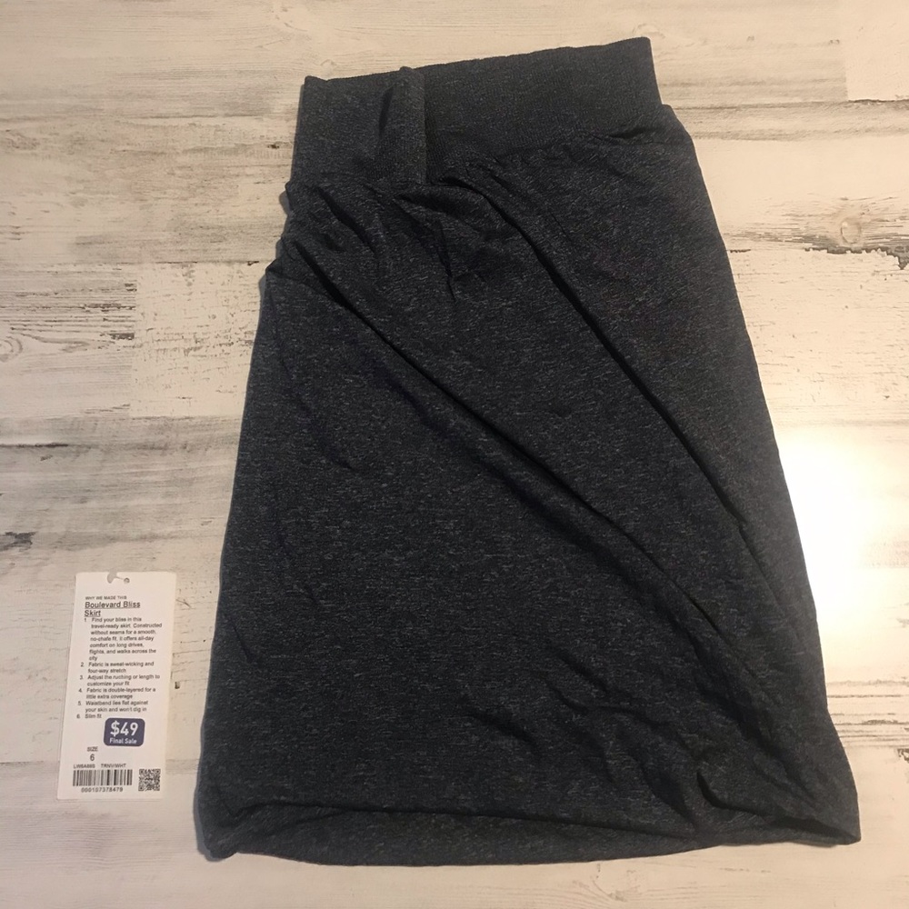 NWOT LULULEMON SKIRT SIZE 6 SMALL